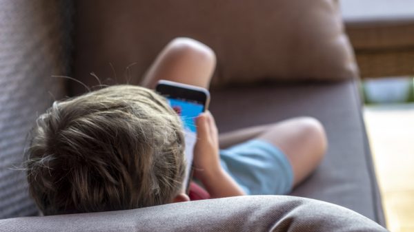 Impactul rețelelor sociale asupra sănătății emoționale a tinerilor: concluziile unui studiu din Londra